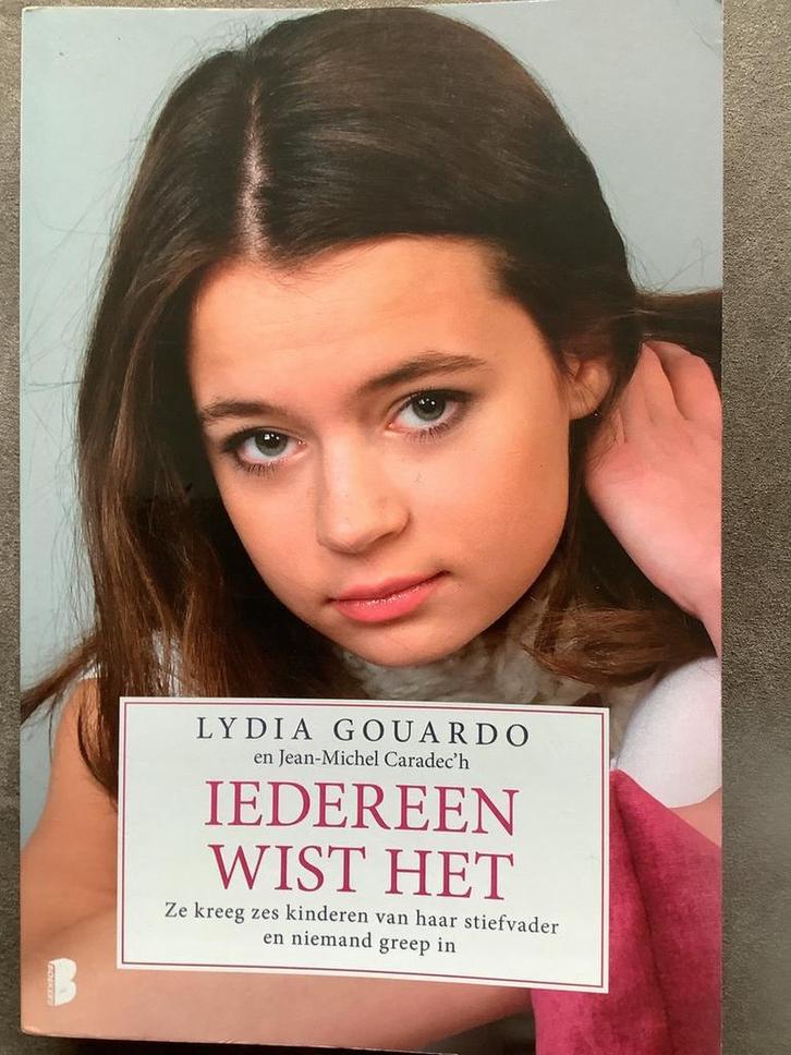 Iedereen wist het 9789022563397 Lydia Gouardo, Boeken, Romans, Gelezen, Verzenden