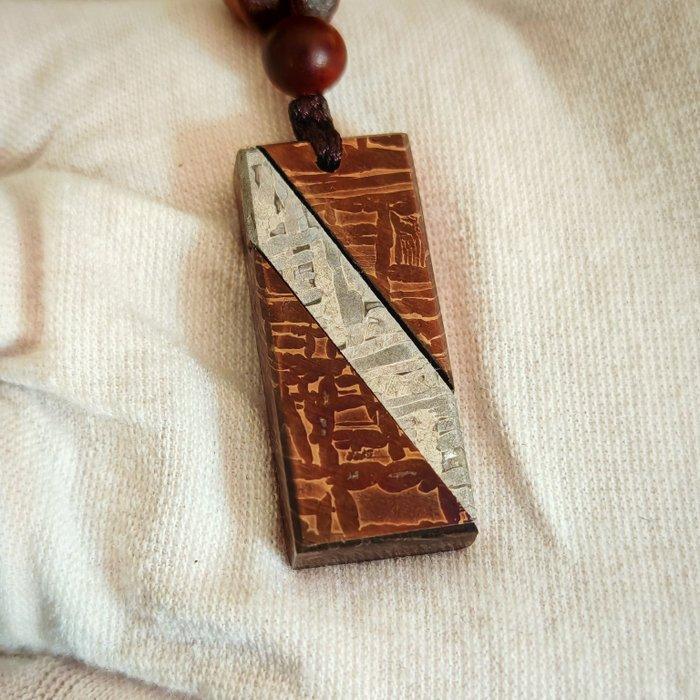 Bicolore meteoorhanger met ketting, geleverd met, Verzamelen, Mineralen en Fossielen