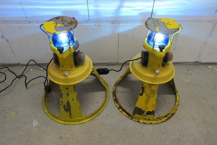 Lamp - Glas, Staal - Luchthavenverlichting, Antiek en Kunst, Curiosa en Brocante