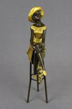 after Chiparus - sculptuur, Lady at the Bar - 1 kg - 28 cm -