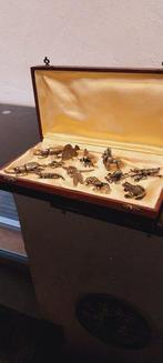 Messensteun (12) - Figurines insectes et animaux différents