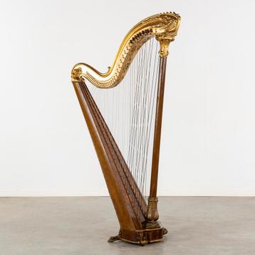 Een antieke, chromatische harp gemerkt Pleyel (circa 1900)