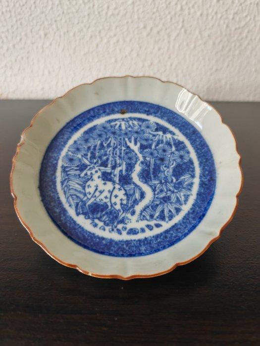 Bloemvormig bord met dennenboom en blauw en wit hert -, Antiek en Kunst, Antiek | Overige Antiek