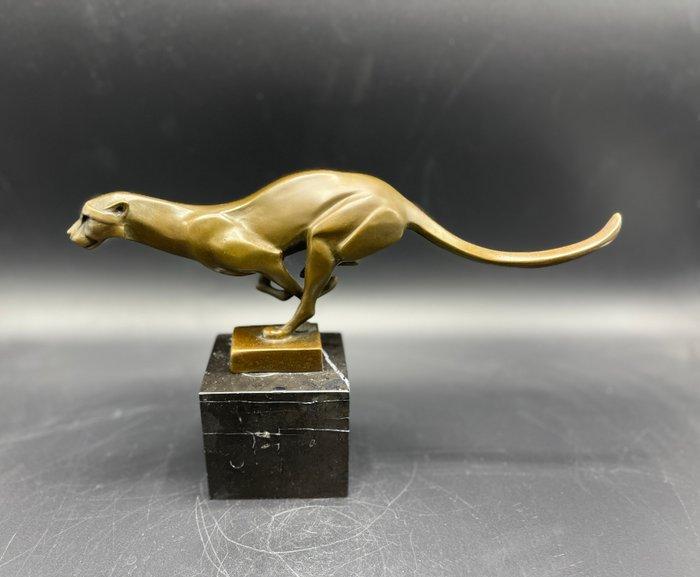 Beeldje - Rennende panter van brons op een marmeren voet. -, Antiquités & Art, Curiosités & Brocante