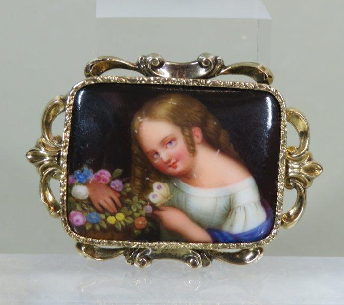 Meisje met bloemen en vlinder - Art Nouveau broche - Broche, Antiek en Kunst, Curiosa en Brocante