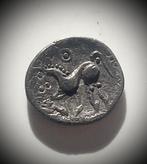 Keltisch Drachm Kugelwange type. Imitating Philip II of