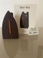 Man Ray (1890-1976) - sculptuur, Cadeau - 17 cm - IJzer -