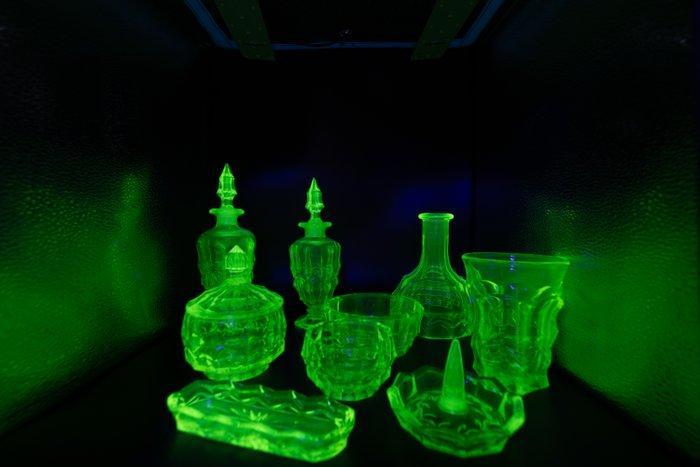 Antiek Toiletset (7) - Glas - Uranium Toiletset, Antiek en Kunst, Antiek | Glaswerk en Kristal