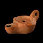 Oud-Romeins Terracotta Olie lamp - maker Strobilus, Antiek en Kunst