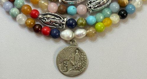 Collier long de multipierres naturelles avec Santa Fátima ;, Antiek en Kunst, Antiek | Boeken en Manuscripten