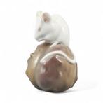 Royal Copenhagen - Figurine - Mouse on brown chestnut -