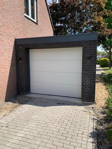 Porte Sectionnelle De Garage Motorisée 2 télécommandes ! beschikbaar voor biedingen