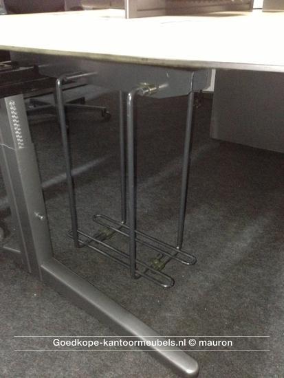 CPU / PC houder voor Ahrend ESSA bureau, Zakelijke goederen, Kantoor en Winkelinrichting | Kantoormeubilair en Inrichting, Overige typen