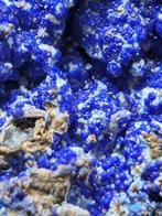 Azurite avec malachite et rosasite dans une roche, Collections