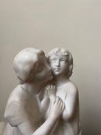 Beeldje - Moeder met biddend kind - Albast, Antiek en Kunst