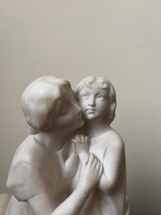 Beeldje - Moeder met biddend kind - Albast, Antiek en Kunst, Antiek | Keramiek en Aardewerk