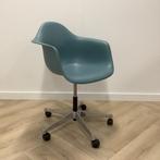 Tweedehands Vitra - Eames PACC stoel, draaibaar met wielen, Gebruikt, Eén