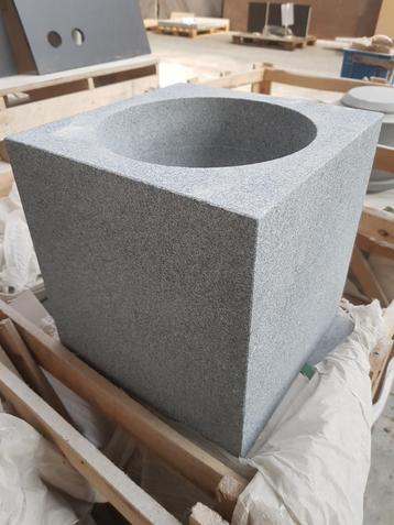 Jardinière massive granit liquidation de stock beschikbaar voor biedingen