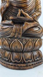 Beeld, Mooi handgemaakt standbeeld Boeddha zittend op