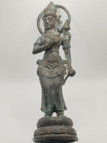 Elegante bronzen beeldje van Avalokitesvara - Gepatineerd