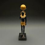 Replica van het oude Egyptisch Falcon Headed God Ra Horakhty