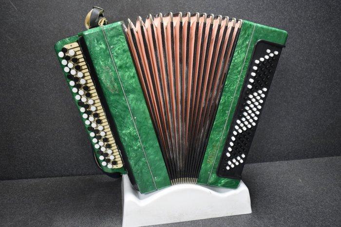 Tula - 205 M - - Accordeon - Rusland - 1960, Muziek en Instrumenten, Blaasinstrumenten | Blokfluiten