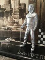 Artheos - Le chien de Burberry en Louis Vuitton