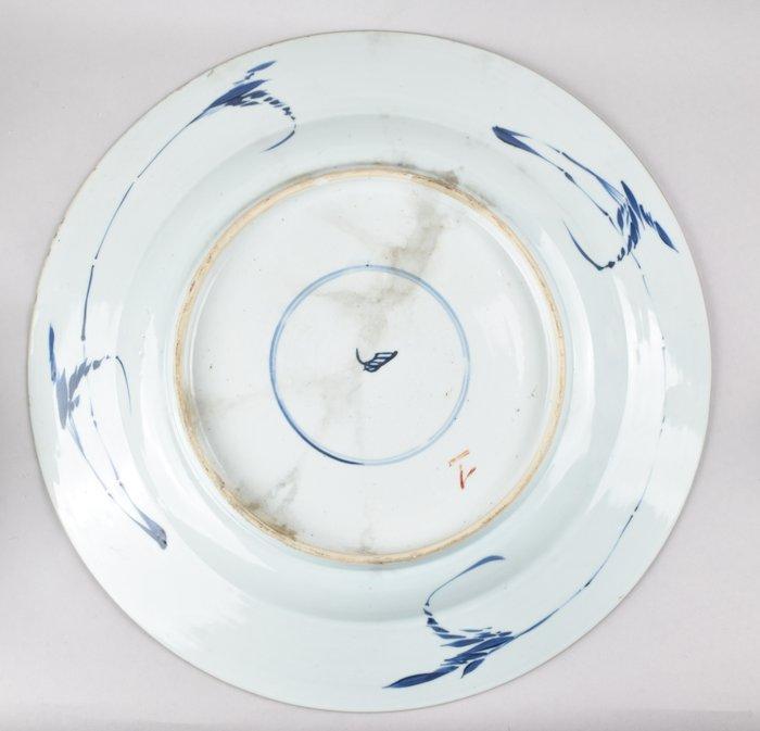 Onderbord - Een MASSIEVE Chinese Imari-landschapscharger -, Antiek en Kunst, Antiek | Overige Antiek