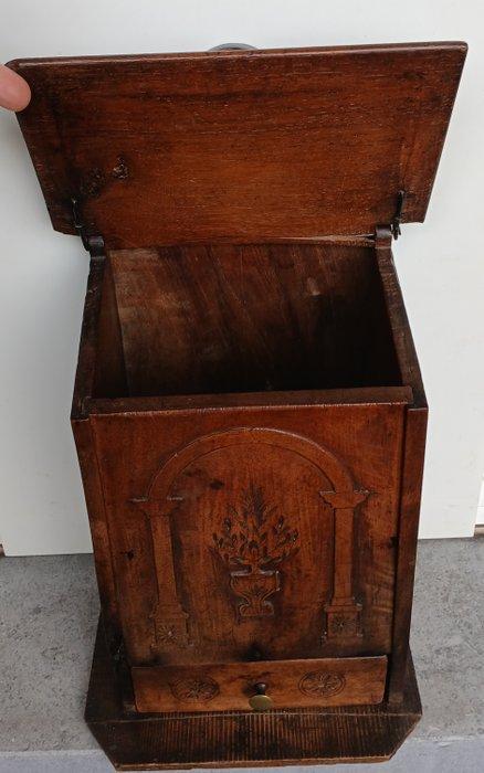 Zoutvat - Hangend - Walnoot - Frans antiek zoutvat, Antiek en Kunst, Antiek | Overige Antiek