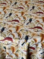 Tafelkleed met patroon van wilde vogels voor grote tafels. -, Antiek en Kunst