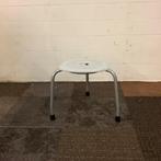 ahrend 262 werkkruk, drie poots zonder wielen, zith. 40 cm,, Huis en Inrichting, Barkrukken, Gebruikt