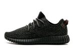 Adidas Yeezy Boost 350 V1 Pirate Black (2023) - Maat 44 EU, Ophalen of Verzenden, Nieuw