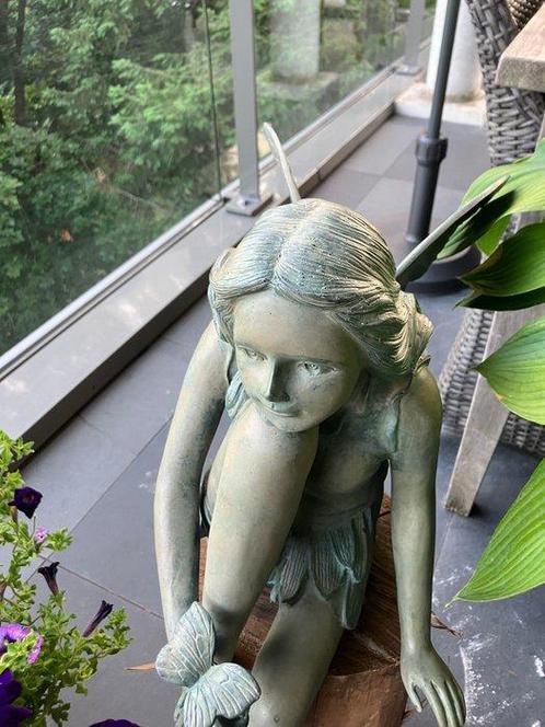 Statue, ELF met een vlinder op haar hand - 68 cm - Bronze, Antiek en Kunst, Kunst | Designobjecten