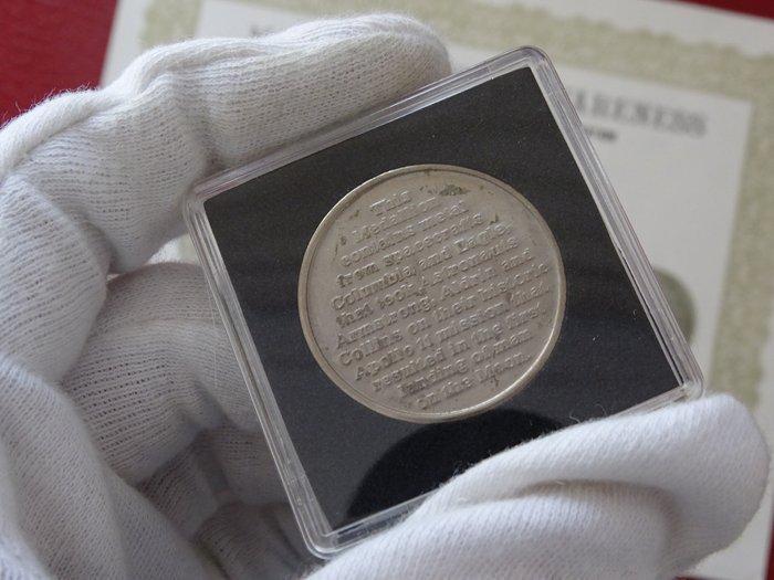 Medaillion Apollo 11 - métal provenant du module de commande, Antiek en Kunst, Antiek | Wandborden en Tegels