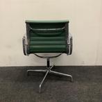 Design stoel, Vitra Eames EA 108, groen leder