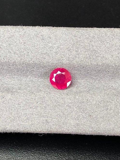 1 pcs Rood Robijn - 0.94 ct - Guild Gem Laboratory -, Handtassen en Accessoires, Edelstenen