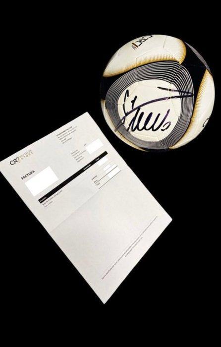 Football - Cristiano Ronaldo - Gesigneerde voetbal, Verzamelen, Overige Verzamelen