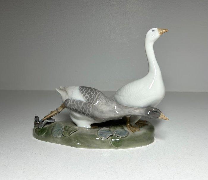 Royal Copenhagen - Beeldje - Pair of Geese Designed by, Antiek en Kunst, Antiek | Glaswerk en Kristal