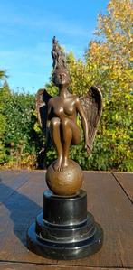 Sculpture, gevleugelde vrouw - 35 cm - marbre en bronze