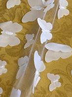 san leucio - Elegante tule tafellaken met 3D reliëfvlinders.