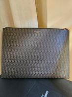 Saint Laurent - Pouch Classique Toile Monogram - Sac à main