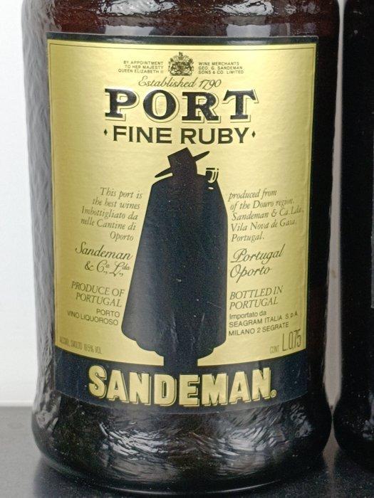 Mixed Lot of Port: Sandeman, Ferreira, Barros, Taylors,, Verzamelen, Wijnen