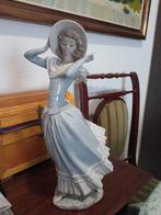 Lladró - Figure - Dama con sombrero - Porcelaine, Antiek en Kunst
