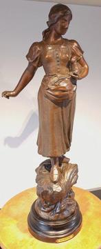 Beeld, Bergere , Groot Antiek Frans Beeld van een Herderin