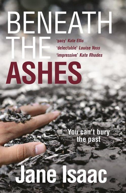 Beneath the Ashes 9781785079474 Jane Isaac, Boeken, Overige Boeken, Zo goed als nieuw, Verzenden