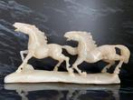 Sculpture, Twee steigerende hengsten op (vast) plateau -, Antiquités & Art