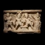 Oud-Romeins Albast Voorkant van rouwurn met een scène met, Collections, Minéraux & Fossiles