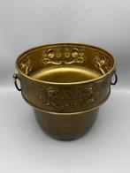 Antieke koperen bloempot met rijk gedetailleerd deksel -, Antiek en Kunst