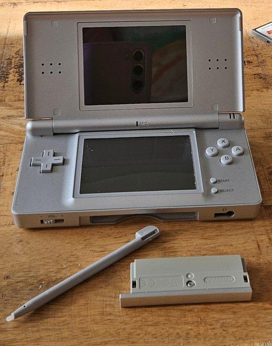 Nintendo - DS lite - (silver, black and white) + chargers -, Games en Spelcomputers, Spelcomputers | Overige Accessoires