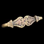 Médiéval alliage de cuivre Rare decorated cloak hook - Rare